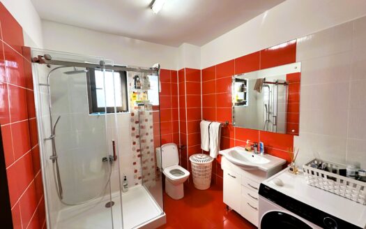 2 camere + loc parcare + curte *la 8 minute de METROU